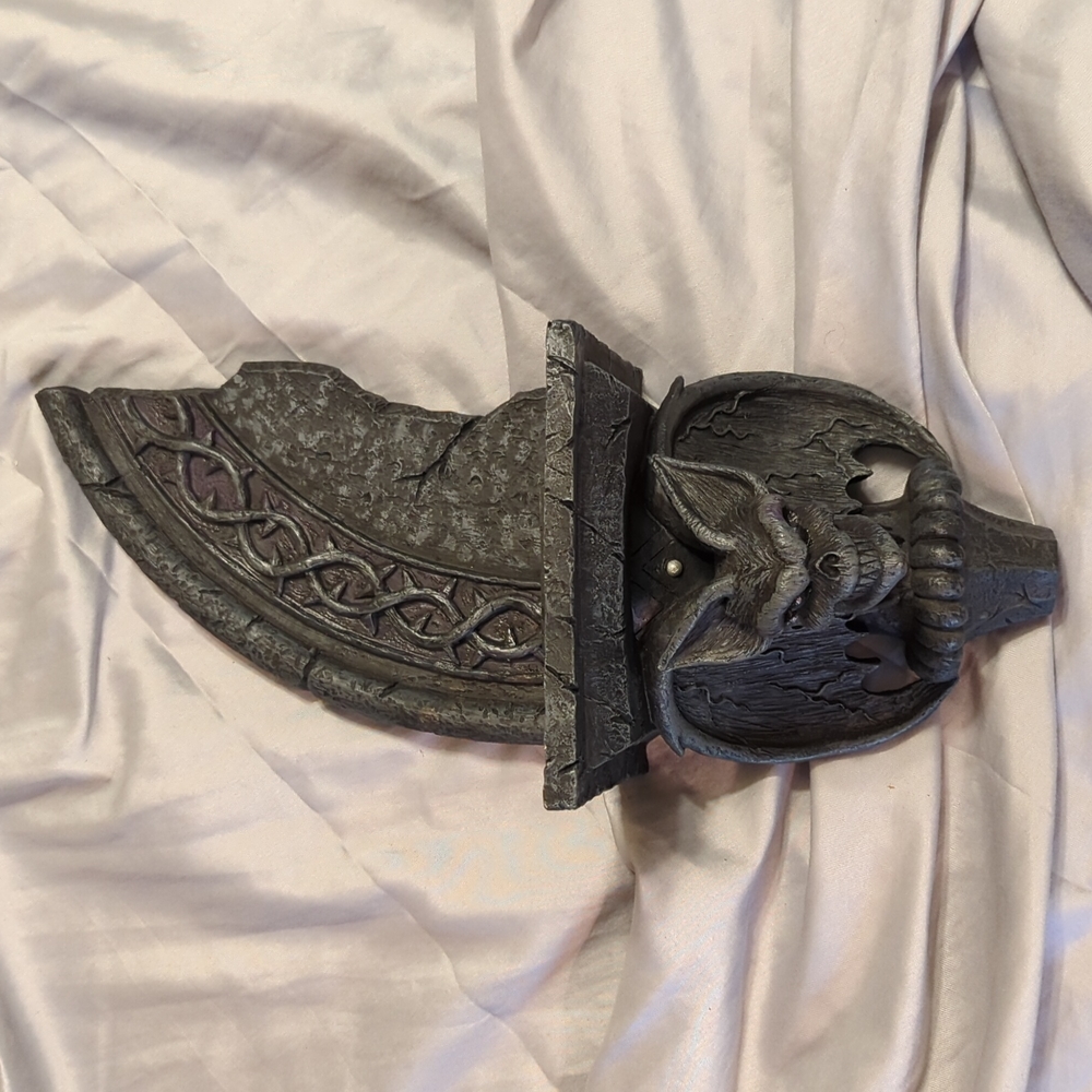Gargoyle wall shelf | Black plastic resin